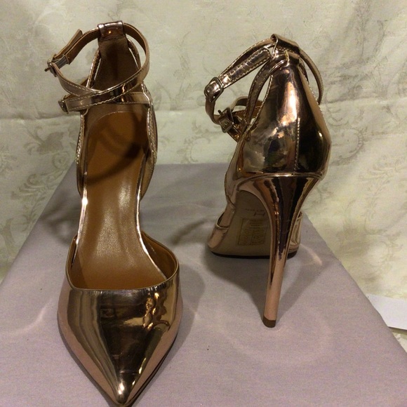 Ladies Heels by Halston. Vegan Leather Copper Color. - Picture 10 of 10